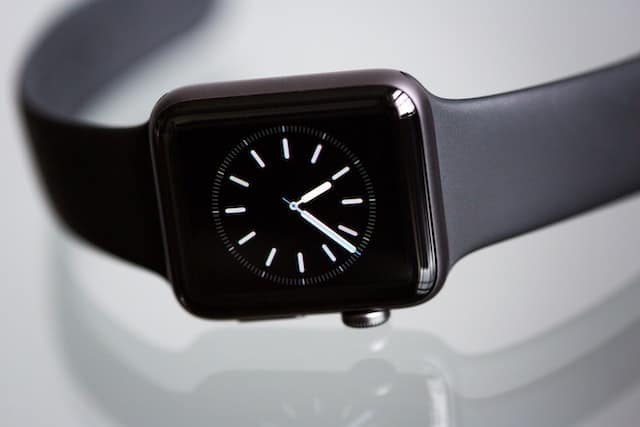 Photo by Torsten Dettlaff: https://www.pexels.com/photo/black-apple-watch-with-black-sports-band-437037/ -- time