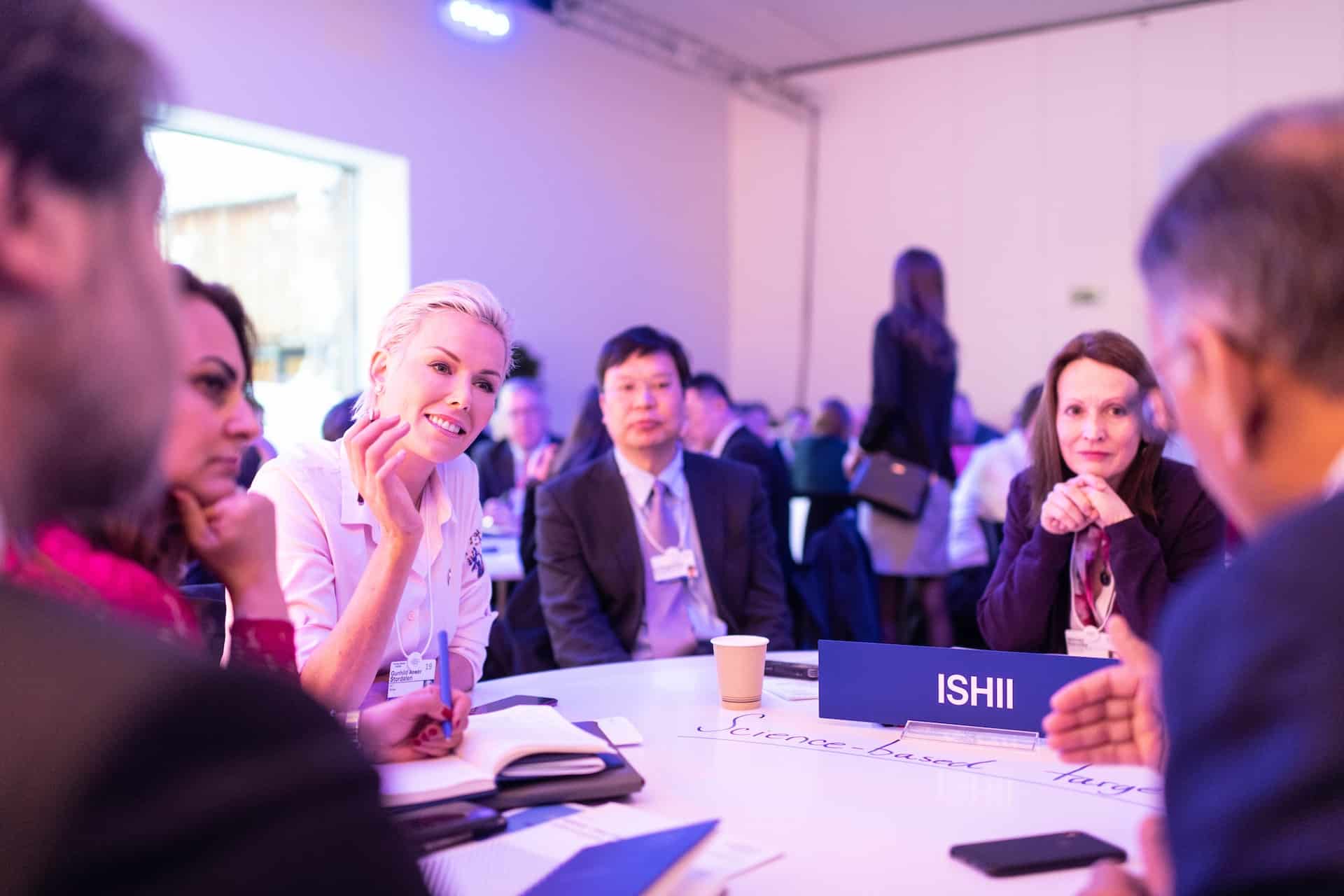 https://unsplash.com/photos/xRlI-L-kvrw Image Text: Connecting With Power Players Alt-Text: Power players Image Description: People sitting at a table