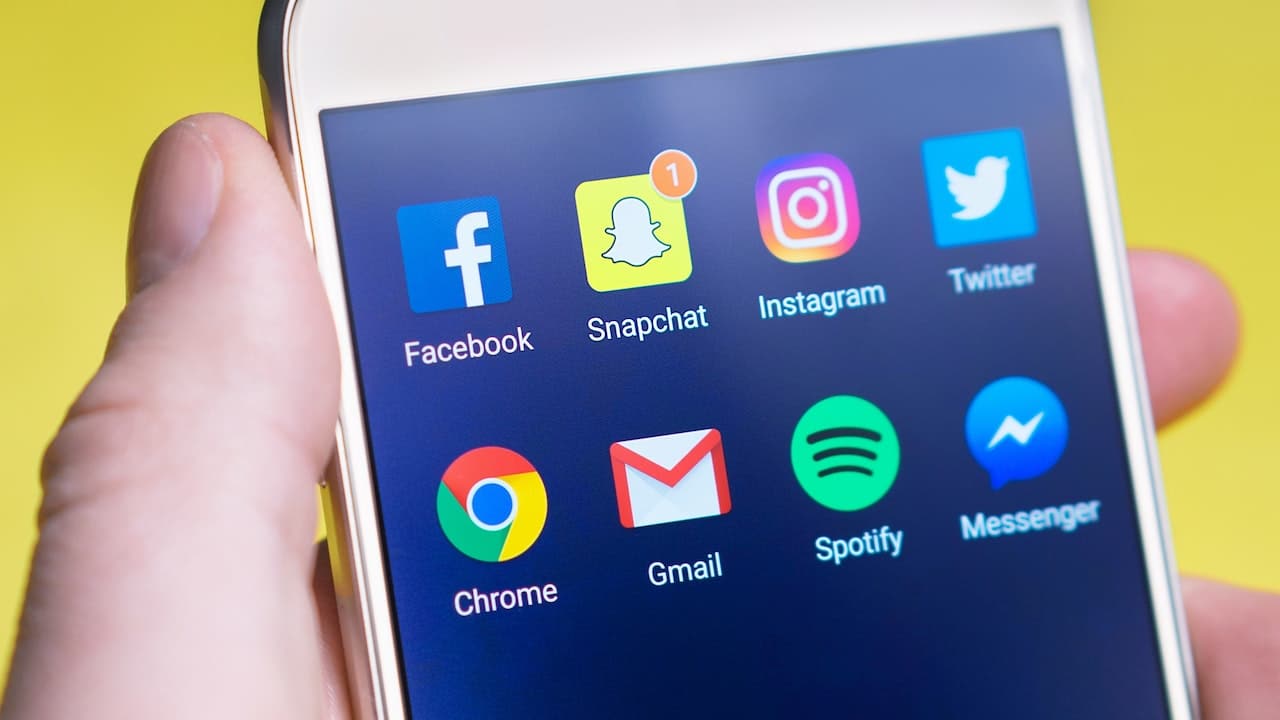 Photo by Pixabay: https://www.pexels.com/photo/apps-business-cellphone-cellular-telephone-533446/ -- social media