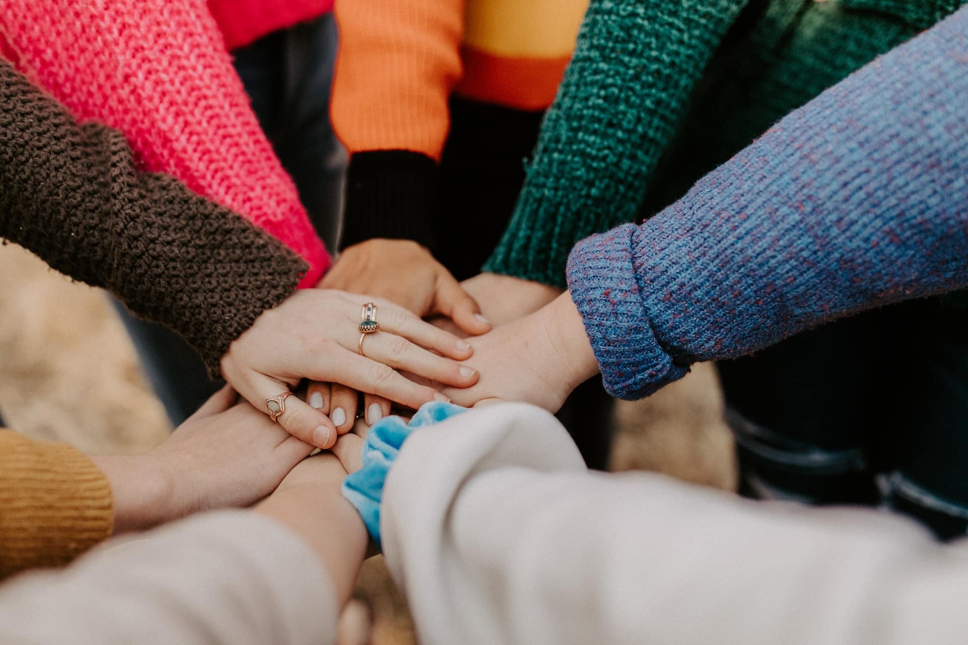 Photo by Hannah Busing on Unsplash - team building