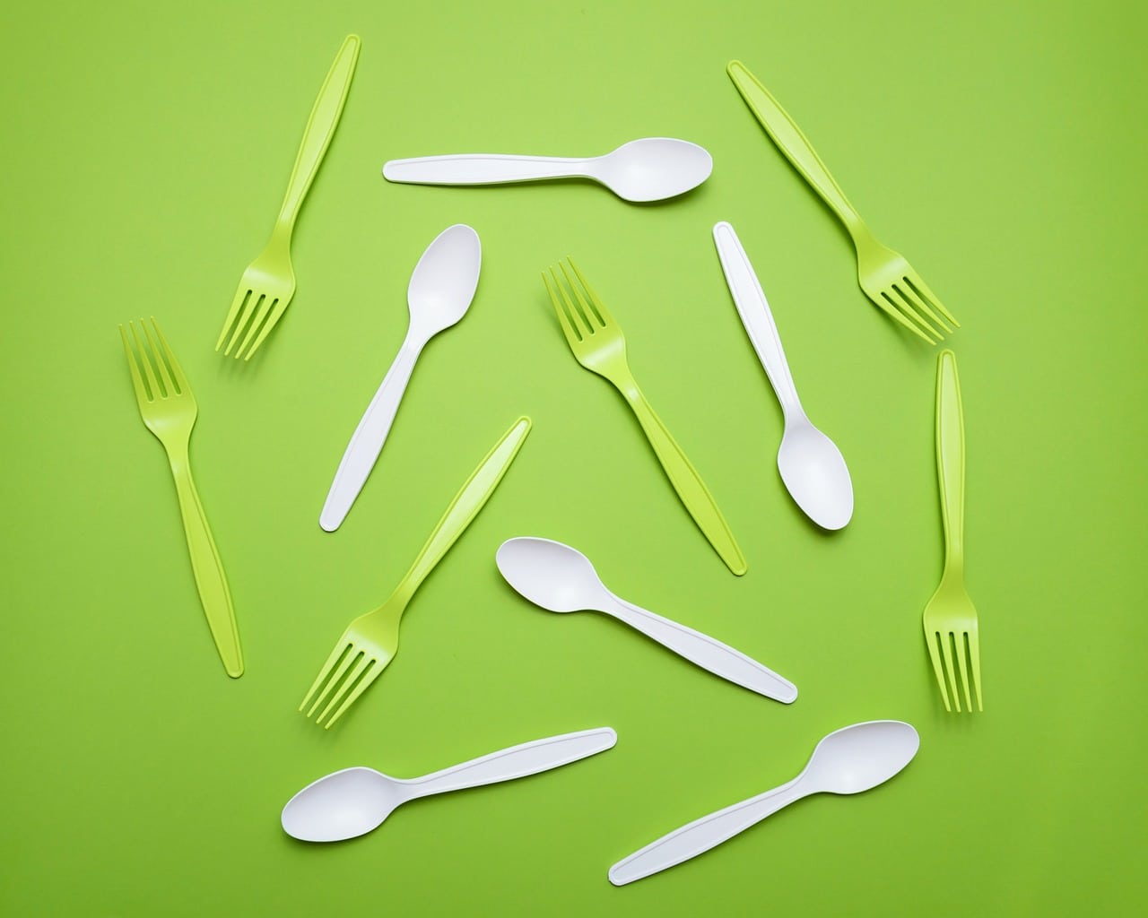 Image by Евгения Кузнецова from Pixabay -- sustainability; recycle; utensils