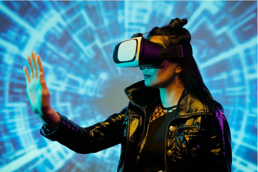https://www.pexels.com/photo/woman-in-cyberspace-4389794/ event tech