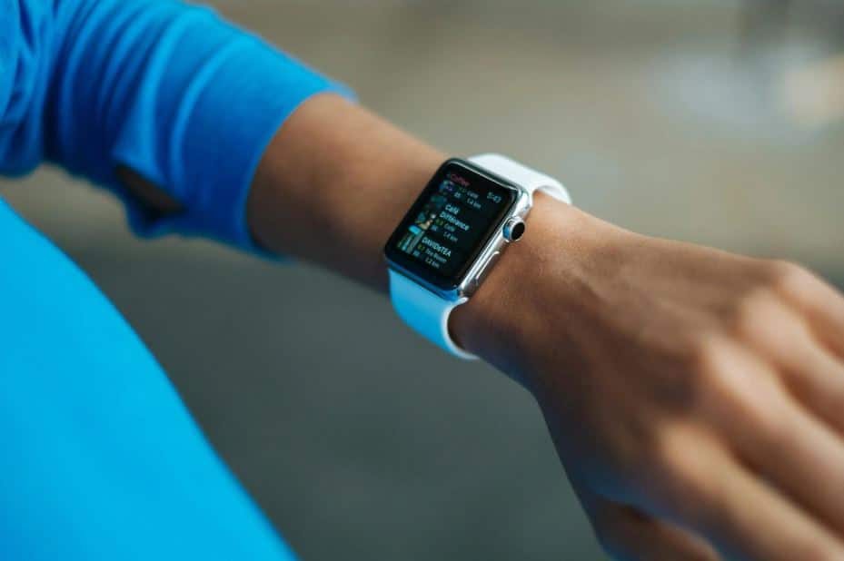 https://www.pexels.com/photo/person-wearing-white-silicone-strap-black-smartwatch-267394/  event tech