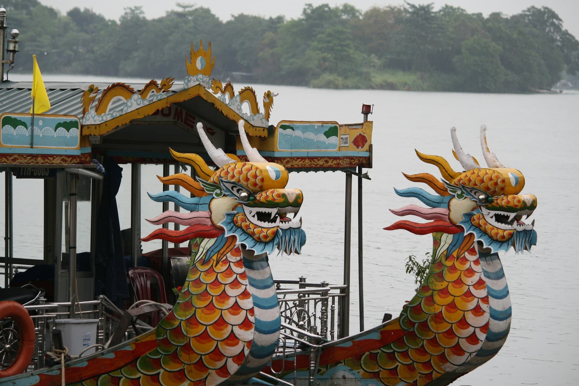 https://unsplash.com/photos/yellow-and-blue-dragon-on-brown-wooden-boat-_yYy9lPu2tY Photo by Callum Parker on Unsplash
